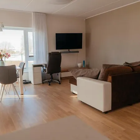 Apartman Modern Family In A Beautiful Park Area