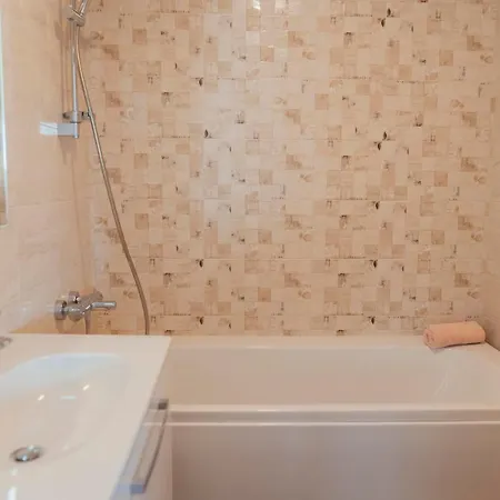 Apartman Modern Family In A Beautiful Park Area *