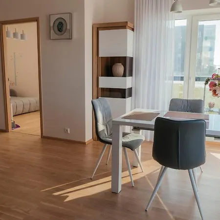 Modern Family In A Beautiful Park Area Apartman Tallinn
